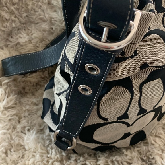 Authentic “COACH” Signature Hobo Shoulder Bag - Picture 4 of 16